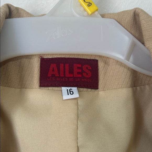 Les Ailes De La Mode Beige Wool Blazer size medium Y2K - Picture 2 of 5